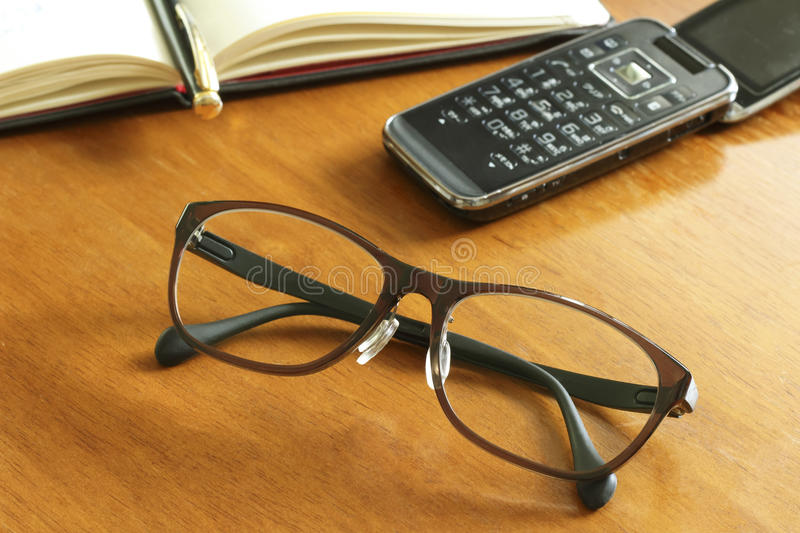 reading-glasses-mobile-phone-notebook-beautiful-changing-leaves-color-fall-has-fallen-61209599